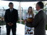 Tradycyjne przekazanie Burmistrzowi Pieszyc bochenu chleba